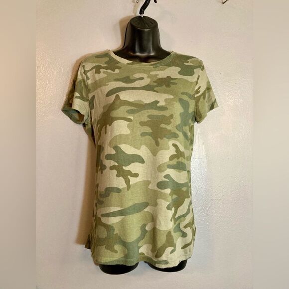 GAP Tops - Gap Favorite T green camo tshirt